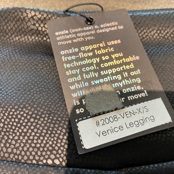 NWT Onzie Venice Legging Color Black. Size XS/S - Picture 2 of 5